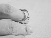 Zhoršily se důsledkem rozvodu Vaše majetkové poměry? Domáhejte se výživného na rozvedeného manžela
