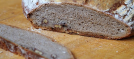 Pikantní ořechovo-sýrový chléb